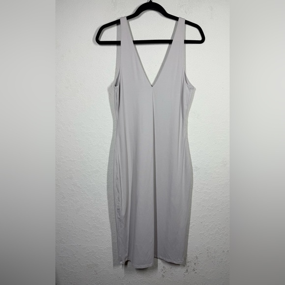 Aritzia Babaton Contour V Neck Midi Dress Size Large - Picture 4 of 7